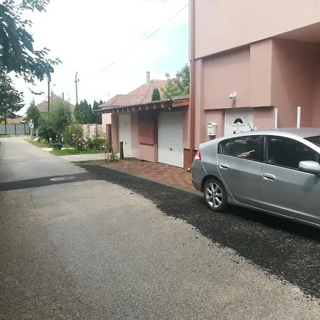 Tiszavirag Panoramahaz 아파트 *