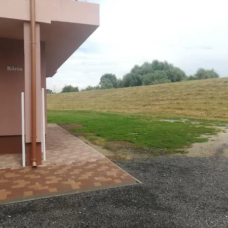 Tiszavirag Panoramahaz Апартаменты Сегед